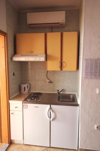 Apartments By The Sea Pisak (omis) - 12545