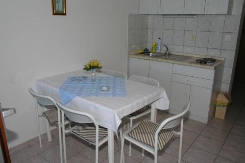 Apartments By The Sea Mimice (omis) - 2736