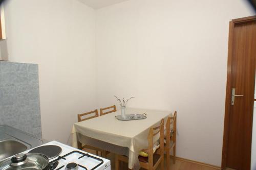 Apartments By The Sea Pisak (omis) - 2742
