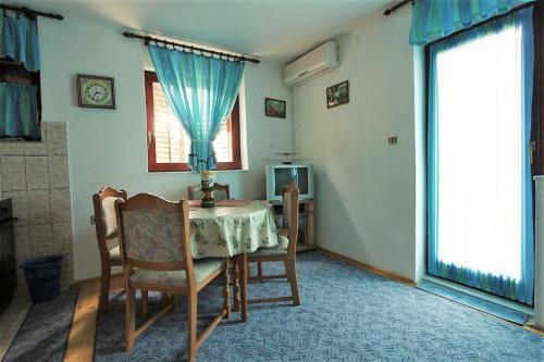 Apartments By The Sea Pisak (omis) - 15177