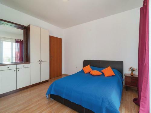 Two-bedroom Apartment In Podstrana