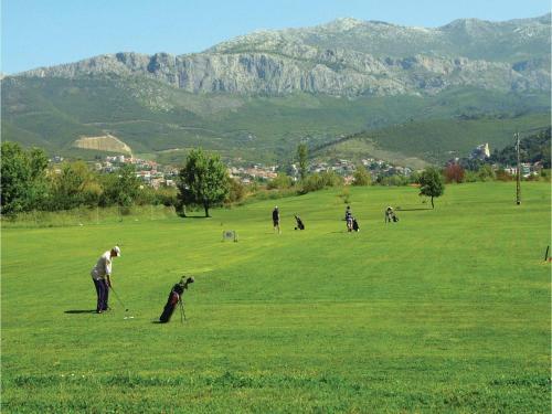 Two-bedroom Holiday Home In Podstrana