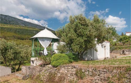 Two-bedroom Holiday Home In Podstrana