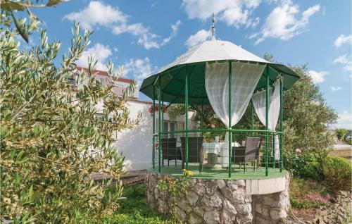 Two-bedroom Holiday Home In Podstrana