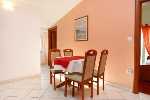 Apartments By The Sea Pisak (omis) - 10323
