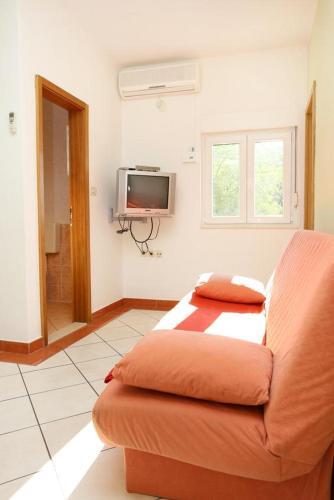 Apartments By The Sea Pisak (omis) - 10323