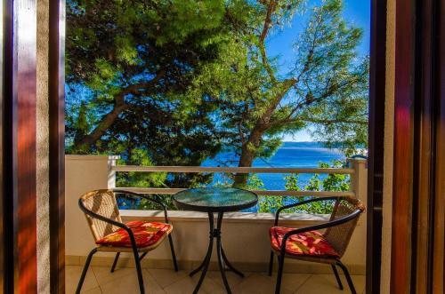 Apartments By The Sea Pisak (omis) - 2802