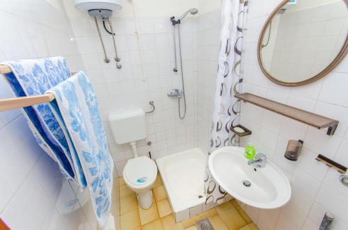 Apartments By The Sea Pisak (omis) - 2802