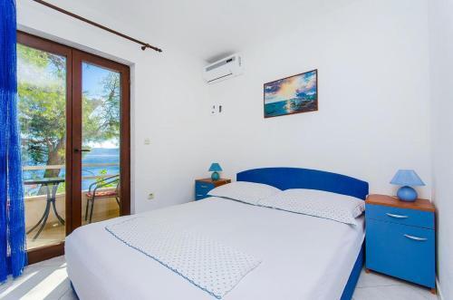 Apartments By The Sea Pisak (omis) - 2802