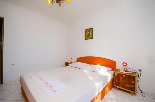 Apartments By The Sea Pisak (omis) - 2802