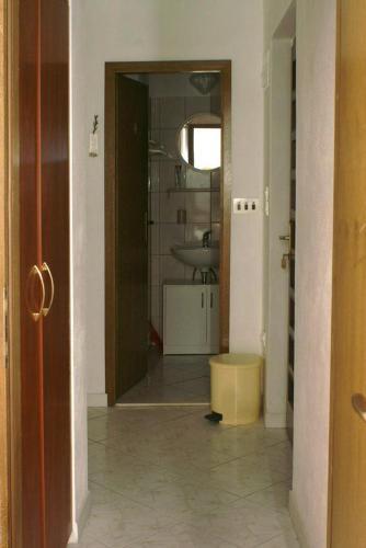Apartments By The Sea Pisak (omis) - 2802