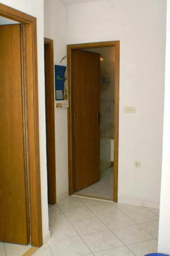 Apartments By The Sea Pisak (omis) - 2802