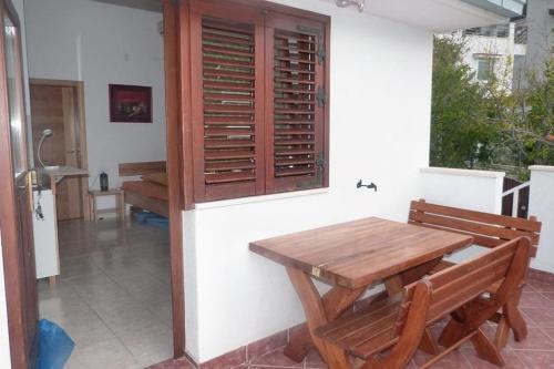 Apartments By The Sea Pisak (omis) - 2750