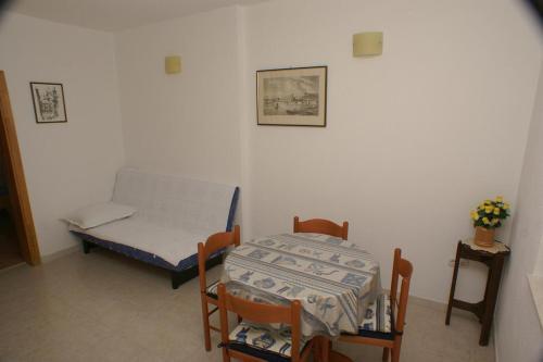 Apartments By The Sea Pisak (omis) - 2750