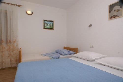 Apartments By The Sea Pisak (omis) - 2750