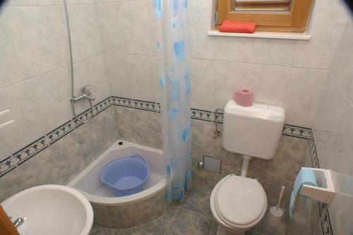 Apartments By The Sea Pisak (omis) - 2750