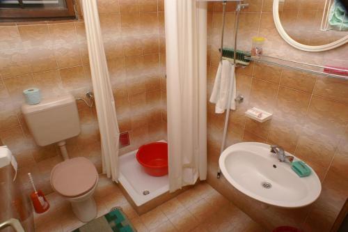 Apartments By The Sea Pisak (omis) - 2750