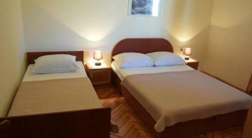 Apartments With A Parking Space Pirovac (sibenik) - 6278
