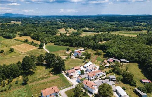 Three-bedroom Holiday Home In Pazin
