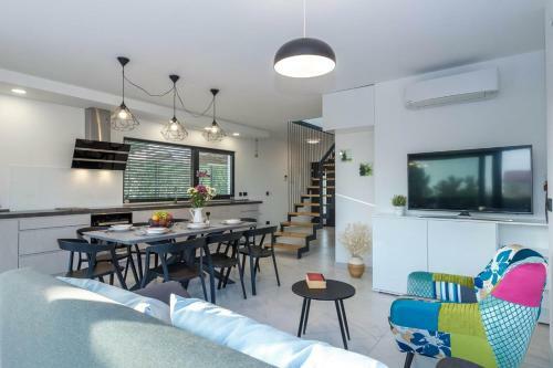 Apartamentos Villa Lasti With Private Swimming Pool
