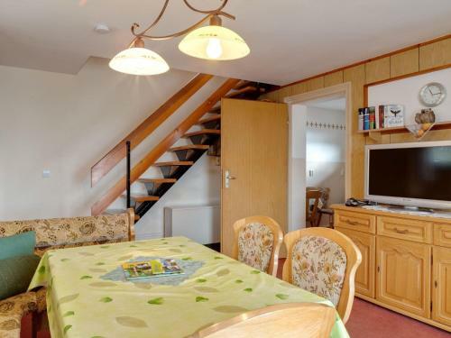 Quaint Holiday Home With Private Balcony In Trusetal