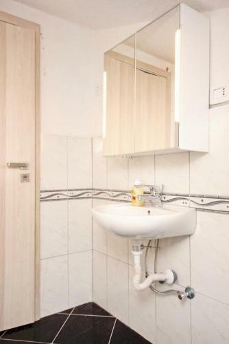 Apartments By The Sea Kosljun (pag) - 4111