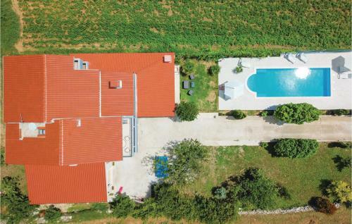 Two-bedroom Apartment In Ostrvica
