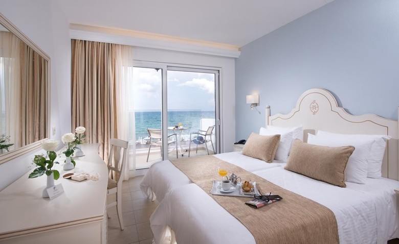 Alexander Beach Hotel & Village (.)