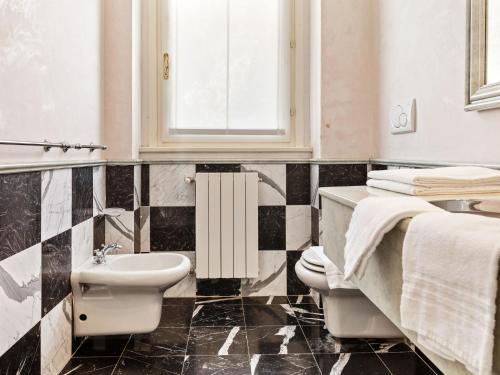 Apartamentos Modern Mansion With Private Beach At Lake Maggiore