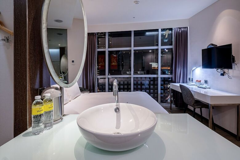 Hotel At Boutique