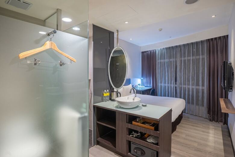 Hotel At Boutique