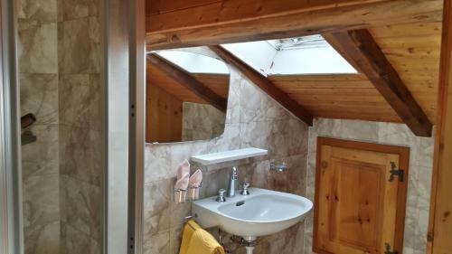 Hostal Alpine Budget Rooms By T�scherhof