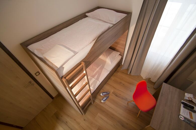 Uni Youth Hostel