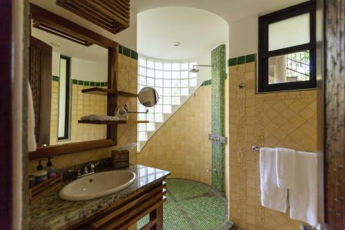 Hotel Arenas Del Mar Beachfront & Rainforest Resort