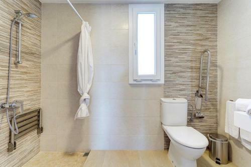 Cala'n Blanes Villa Sleeps 9 Pool Air Con Wifi