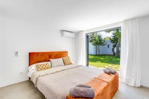 Cala Bassa Villa Sleeps 12 Pool Air Con Wifi