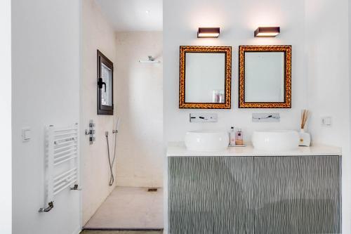 Cala Bassa Villa Sleeps 12 Pool Air Con Wifi