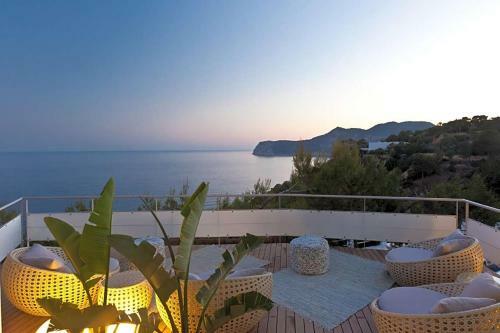Es Cubells Villa Sleeps 10 Pool Air Con Wifi