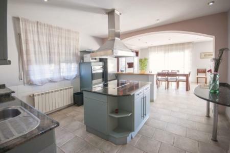 Lloret De Mar Villa Sleeps 9