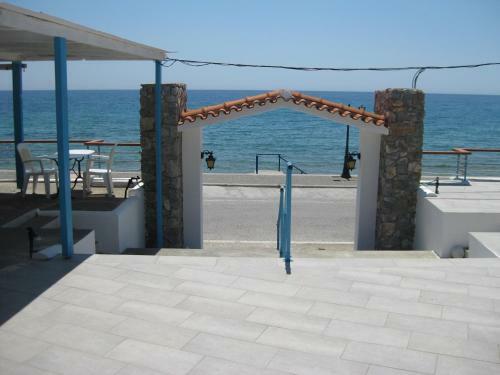 Hostal Maravelias House