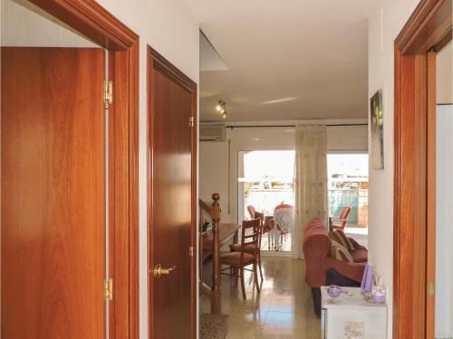 Three-bedroom Holiday Home In Miami Platja