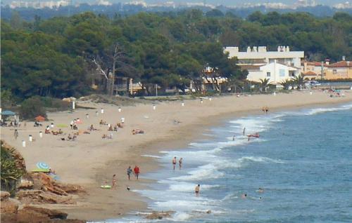 Three-bedroom Holiday Home In Miami Platja
