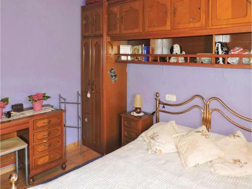 Three-bedroom Holiday Home In Miami Platja