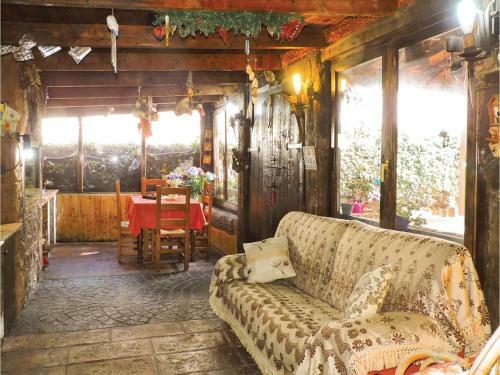 Three-bedroom Holiday Home In Miami Platja