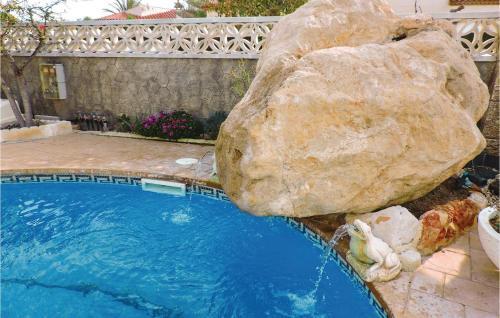 Three-bedroom Holiday Home In Miami Platja