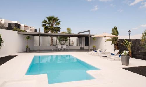 Playa Blanca Villa Sleeps 6 Pool Air Con Wifi