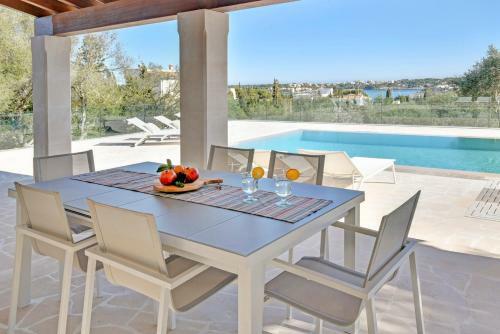 Portocolom Villa Sleeps 6 Pool Air Con Wifi