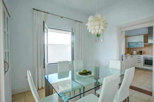 Puerto Calero Villa Sleeps 6 Pool Wifi