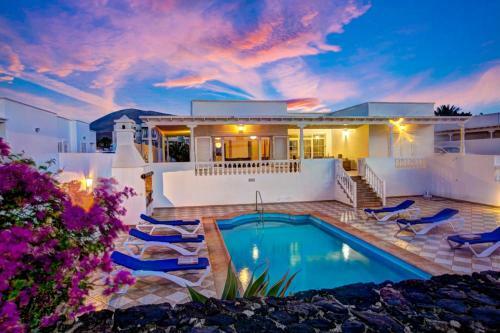 Puerto Calero Villa Sleeps 6 Pool Wifi