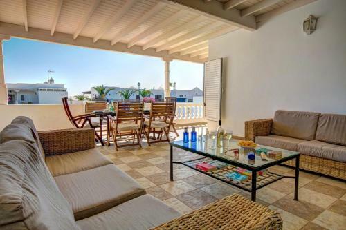 Puerto Calero Villa Sleeps 6 Pool Wifi
